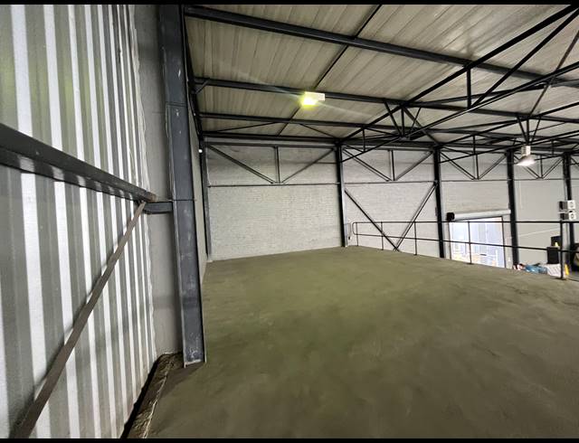 1,551M² WAREHOUSE TO LET IN SPARTAN